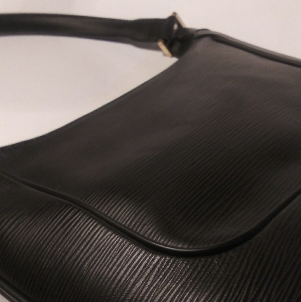 Louis Vuitton shoulder bag